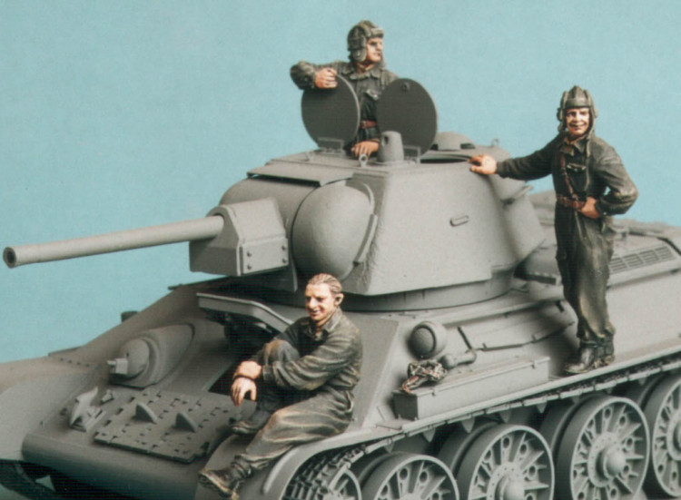 Tank T-35001 Советские танкисты, лето 1943-54. Три фигуры. 1/35