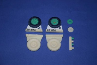 CMK B35006 Quad Ford 4x4 wheels10,5x20 Cros DunlopITA 1/35