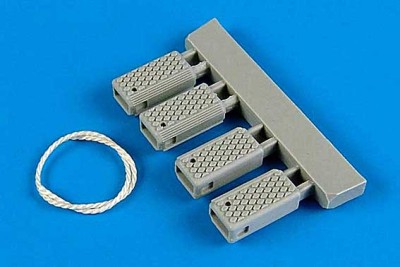 Wheelliant 132007 US. Navy polyurethane wheel chock with nylon thread - early 1/32