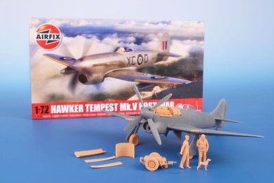 CMK F72402 Tempest Pilot, Dog&amp;Mechanic w/ Accum.Trolley 1/72