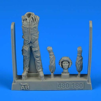 Aerobonus 480180 Modern Soviet Fighter Pilot with HUD 1/48