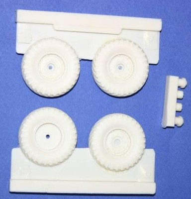 CMK B35008 Q.Chevr.4x4 wheels10,5x20 Cros CountryFirestone)ITA 1/35