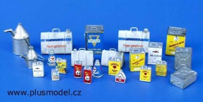 Plus model 106 Oil tins 1:35