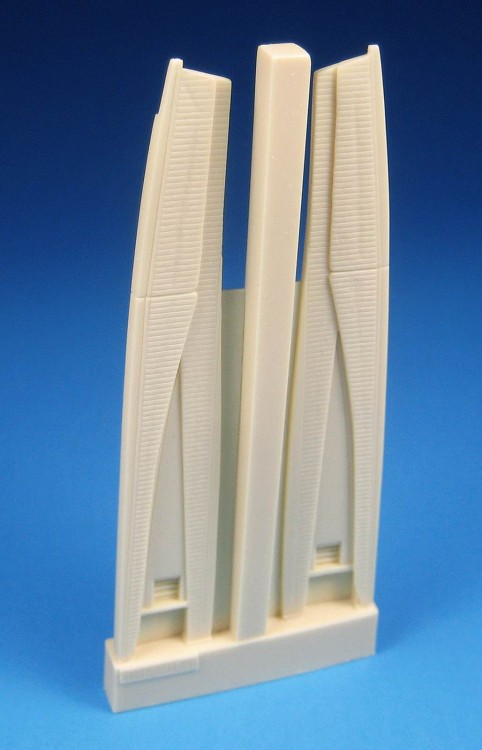 Barracuda Studios BCR72301 Rockwell B-1B Lancer Lancer Wing Glove Set. (designed to be used with Monogram and Revell kits) 1/72