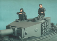 Tank T-35008 Немецкие танкисты СС №2, лето 1940-45. Две фигуры. 1/35