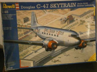Revell 04518 Самолет Douglas C-47 Skytrain Berlin Airlift 1/48