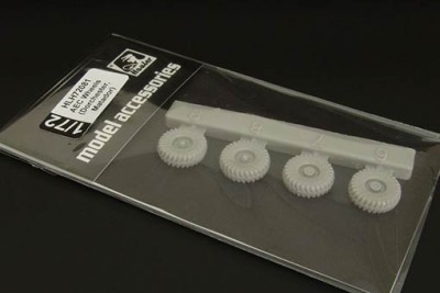 Hauler HLH72081 AEC wheels set (Dorchester, Matador) 1/72