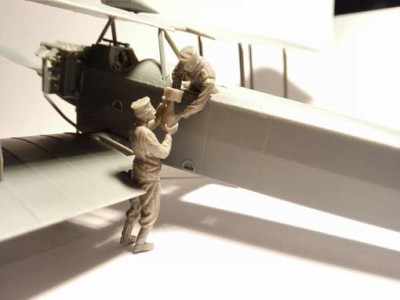Copper State Models F48-005 German aerodrome personnel bomb loading 1/48
