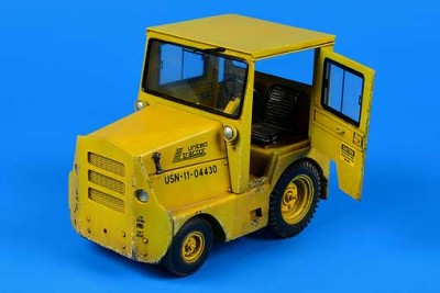Aerobonus 320042 UNITED TRACTOR GC340-4/SM-340 tow tractor (with cab) 1/32