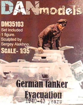 Dan models 35103 немецкие танкисты. Эвакуация из подбитого танка. 1940-43 гг. набор №2 - 2 фигуры