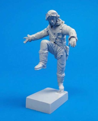 CMK F32317 British Tempest Pilot climbing out of cockpit 1/32