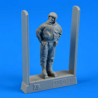 Aerobonus 480073 Soviet air force fighter pilot - winter suit 1/48