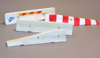 Plus model 4042 Roadblocks - long 1:48