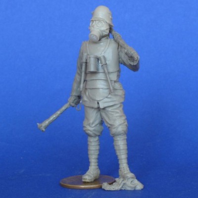 Master Club MCF35179 Немецкий солдат в противогазе. Первая Мировая Война 1/35
