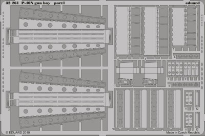 Eduard 32261 P-40N gun bay