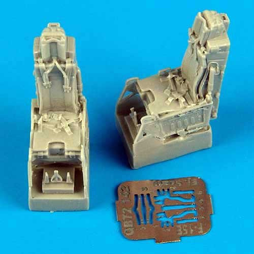 QuickBoost QB72 142 F-15E ejection seat with safety belts 1/72