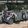 Miniart 35295 1/35 Repairing on the Road (Typ 170V Cabrio,4 fig)