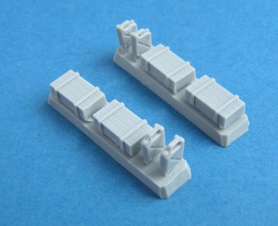 Pavla Models M72-10 Ammunition case &amp; Jerrycan Germany W.W.II 1:72